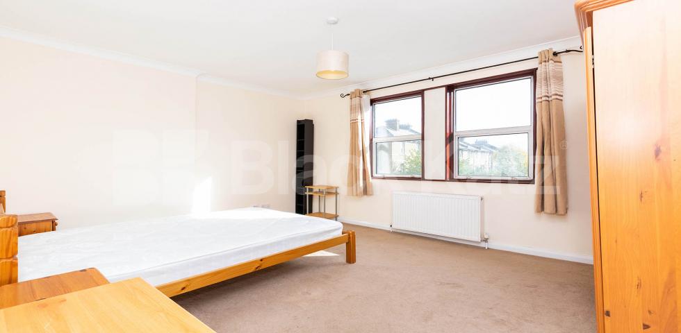 			NEW INSTRUCTION!, 2 Bedroom, 1 bath, 1 reception Flat			 North Villas, CAMDEN SQUARE